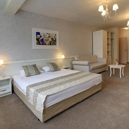 Eco Park Aparthotel 4*